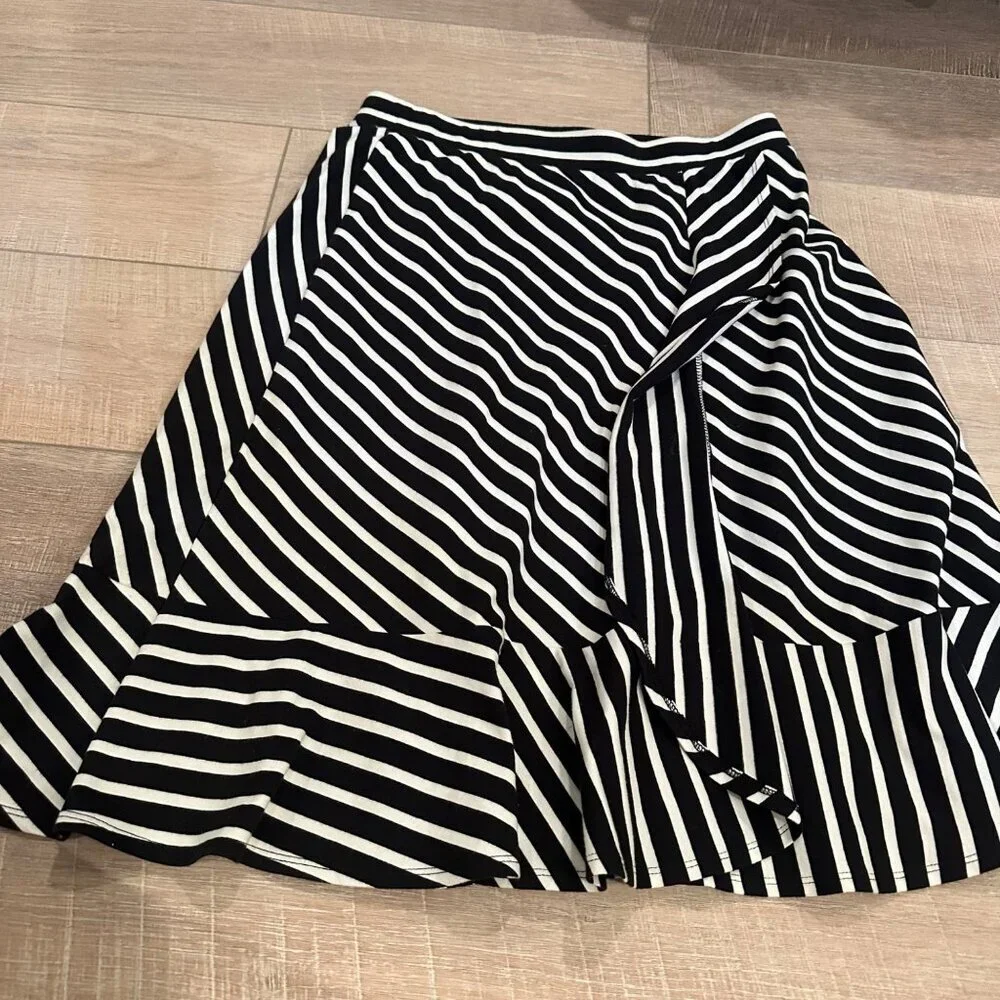 TALBOTS WOMENS BLACK AND WHITE STRIPE SKIRT XS